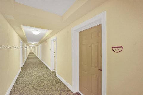 Condo in Hollywood, Florida, 1 bedroom № 2175258 - photo 22