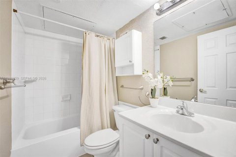 Condo in Hollywood, Florida, 1 bedroom № 2175258 - photo 21