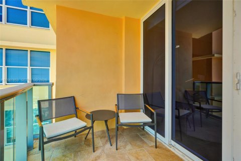 Condo in Hollywood, Florida, 1 bedroom № 2175258 - photo 14