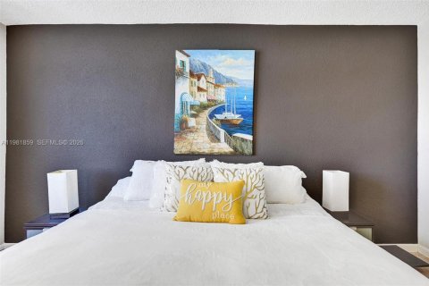 Condo in Hollywood, Florida, 1 bedroom № 2175258 - photo 20