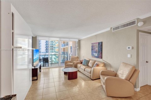 Condo in Hollywood, Florida, 1 bedroom № 2175258 - photo 5