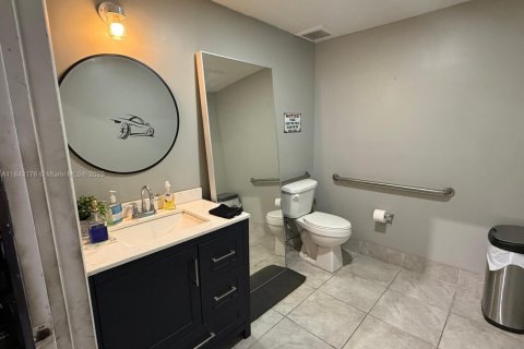 Propiedad comercial en venta en North Miami Beach, Florida № 1836301 - foto 10