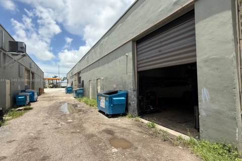 Propiedad comercial en venta en North Miami Beach, Florida № 1836301 - foto 6