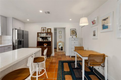 House in Miami, Florida 3 bedrooms, 103.68 sq.m. № 2384895 - photo 8