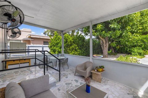House in Miami, Florida 3 bedrooms, 103.68 sq.m. № 2384895 - photo 30