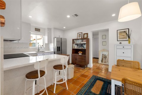 House in Miami, Florida 3 bedrooms, 103.68 sq.m. № 2384895 - photo 7
