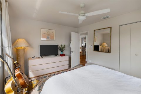 House in Miami, Florida 3 bedrooms, 103.68 sq.m. № 2384895 - photo 17