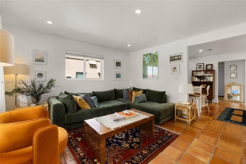 House in Miami, Florida 3 bedrooms, 103.68 sq.m. № 2384895 - photo 4