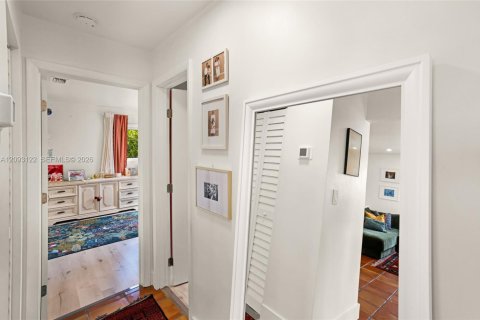 House in Miami, Florida 3 bedrooms, 103.68 sq.m. № 2384895 - photo 18