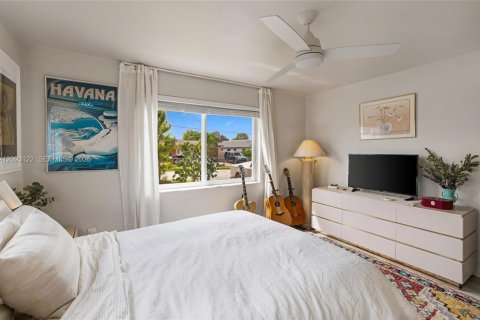 House in Miami, Florida 3 bedrooms, 103.68 sq.m. № 2384895 - photo 16