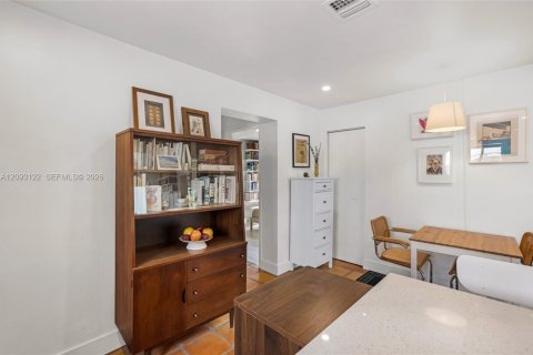 House in Miami, Florida 3 bedrooms, 103.68 sq.m. № 2384895 - photo 14