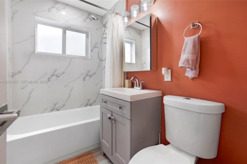 House in Miami, Florida 3 bedrooms, 103.68 sq.m. № 2384895 - photo 19