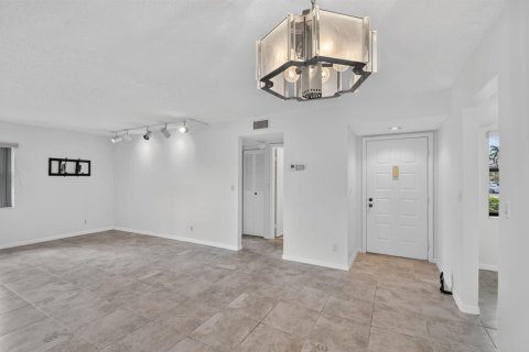Copropriété à louer à Lake Worth, Floride: 2 chambres, 97.45 m2 № 2390090 - photo 7