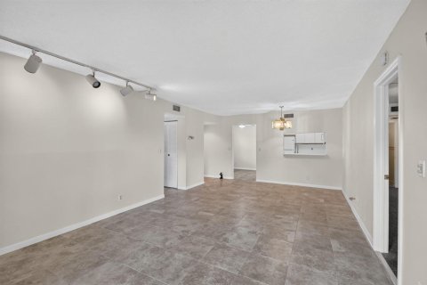 Copropriété à louer à Lake Worth, Floride: 2 chambres, 97.45 m2 № 2390090 - photo 12
