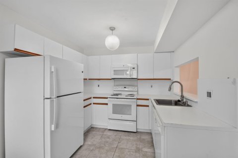 Copropriété à louer à Lake Worth, Floride: 2 chambres, 97.45 m2 № 2390090 - photo 17