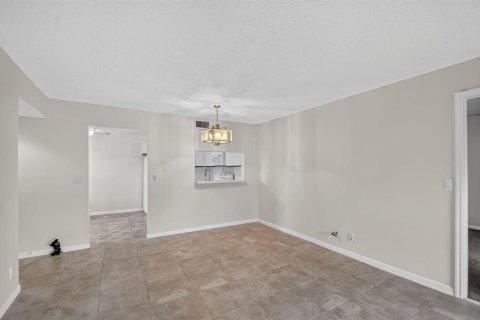 Copropriété à louer à Lake Worth, Floride: 2 chambres, 97.45 m2 № 2390090 - photo 5
