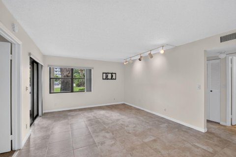 Copropriété à louer à Lake Worth, Floride: 2 chambres, 97.45 m2 № 2390090 - photo 9