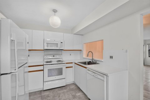 Copropriété à louer à Lake Worth, Floride: 2 chambres, 97.45 m2 № 2390090 - photo 16