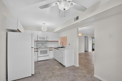Copropriété à louer à Lake Worth, Floride: 2 chambres, 97.45 m2 № 2390090 - photo 15