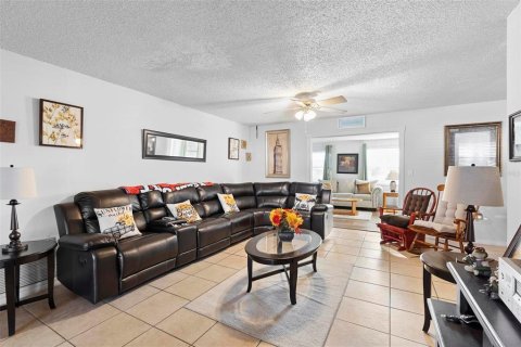 House in Deltona, Florida 3 bedrooms, 140.1 sq.m. № 1568838 - photo 17