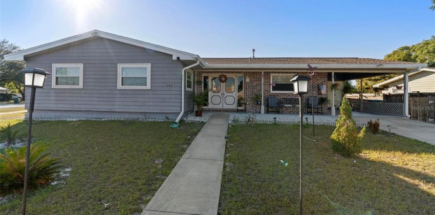 House in Deltona, Florida 3 bedrooms, 140.1 sq.m. № 1568838