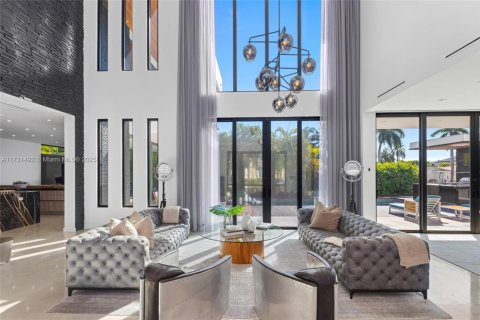 Casa en venta en North Miami Beach, Florida, 6 dormitorios, 490.34 m2 № 1487053 - foto 10
