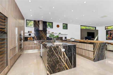 Casa en venta en North Miami Beach, Florida, 6 dormitorios, 490.34 m2 № 1487053 - foto 17