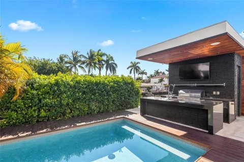Casa en venta en North Miami Beach, Florida, 6 dormitorios, 490.34 m2 № 1487053 - foto 4