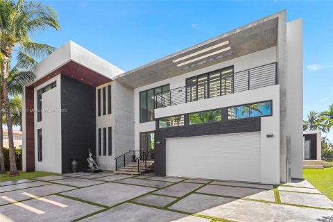 Casa en venta en North Miami Beach, Florida, 6 dormitorios, 490.34 m2 № 1487053 - foto 1