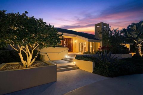 House in Longboat Key, Florida 4 bedrooms, 391.03 sq.m. № 2093234 - photo 3