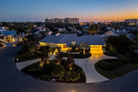 House in Longboat Key, Florida 4 bedrooms, 391.03 sq.m. № 2093234 - photo 12