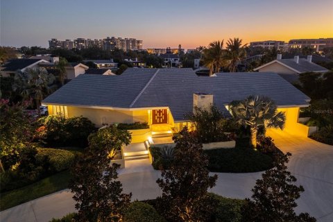 House in Longboat Key, Florida 4 bedrooms, 391.03 sq.m. № 2093234 - photo 13
