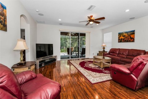 House in Land O' Lakes, Florida 3 bedrooms, 183.3 sq.m. № 1835673 - photo 12