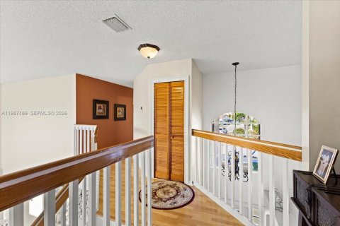 House in Pembroke Pines, Florida 4 bedrooms, 235.04 sq.m. № 2049032 - photo 19