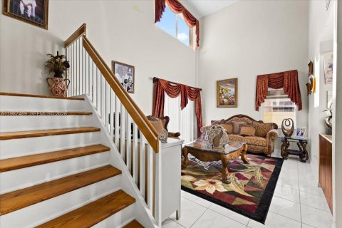 House in Pembroke Pines, Florida 4 bedrooms, 235.04 sq.m. № 2049032 - photo 16