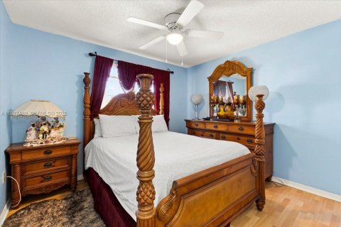 House in Pembroke Pines, Florida 4 bedrooms, 235.04 sq.m. № 2049032 - photo 28