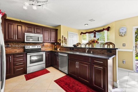 House in Pembroke Pines, Florida 4 bedrooms, 235.04 sq.m. № 2049032 - photo 11