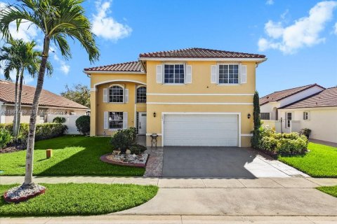 House in Pembroke Pines, Florida 4 bedrooms, 235.04 sq.m. № 2049032