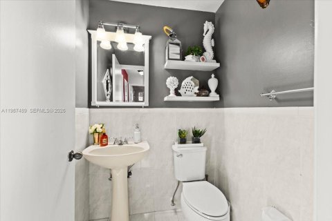 House in Pembroke Pines, Florida 4 bedrooms, 235.04 sq.m. № 2049032 - photo 14