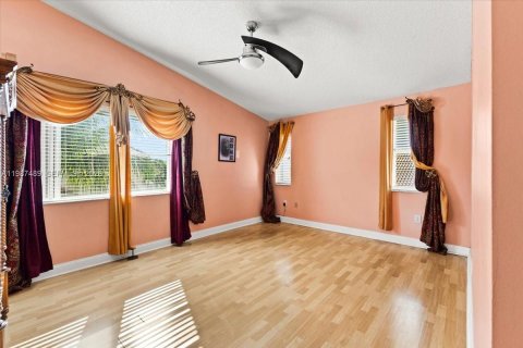 House in Pembroke Pines, Florida 4 bedrooms, 235.04 sq.m. № 2049032 - photo 20