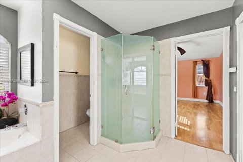 House in Pembroke Pines, Florida 4 bedrooms, 235.04 sq.m. № 2049032 - photo 25