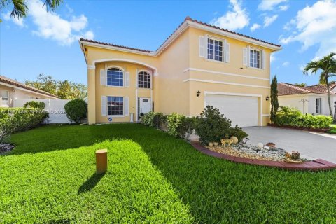 House in Pembroke Pines, Florida 4 bedrooms, 235.04 sq.m. № 2049032 - photo 2