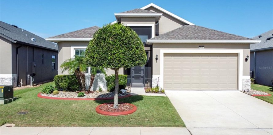 House in Mount Dora, Florida 3 bedrooms, 193.61 sq.m. № 2237857