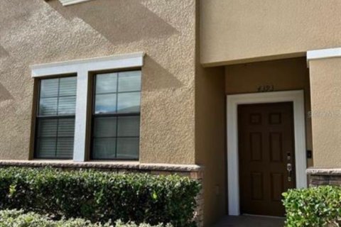 Townhouse in Wesley Chapel, Florida 3 bedrooms, 165.09 sq.m. № 2119188 - photo 4