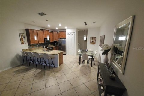 Townhouse in Wesley Chapel, Florida 3 bedrooms, 165.09 sq.m. № 2119188 - photo 7