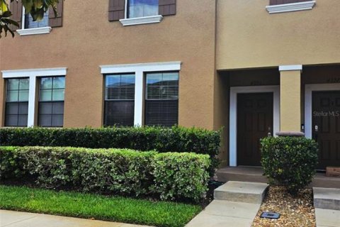 Townhouse in Wesley Chapel, Florida 3 bedrooms, 165.09 sq.m. № 2119188 - photo 2