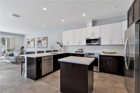 Villa ou maison à louer à Fort Lauderdale, Floride: 4 chambres, 248.98 m2 № 2087883 - photo 10