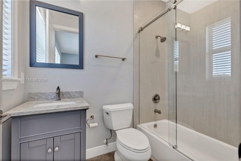 Villa ou maison à louer à Fort Lauderdale, Floride: 4 chambres, 248.98 m2 № 2087883 - photo 15