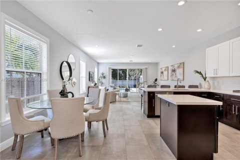 Villa ou maison à louer à Fort Lauderdale, Floride: 4 chambres, 248.98 m2 № 2087883 - photo 8