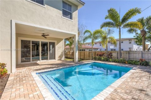 Villa ou maison à louer à Fort Lauderdale, Floride: 4 chambres, 248.98 m2 № 2087883 - photo 18